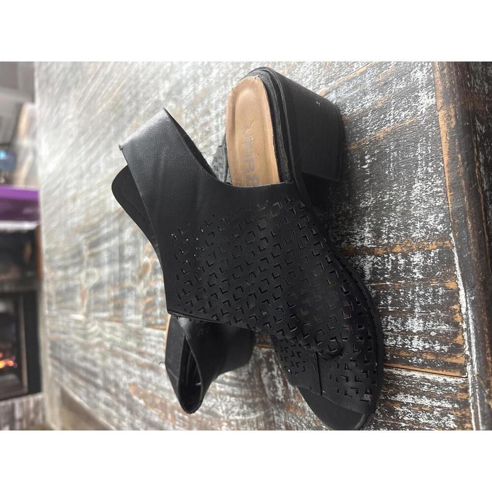 UNR8ED Black Perforated Leather Slingback Heeled Sandals girls Size 13.5 Kids